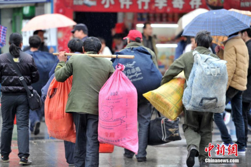 聚焦春節(jié)“恐歸族”：近鄉(xiāng)情怯，恐懼何來？(圖)